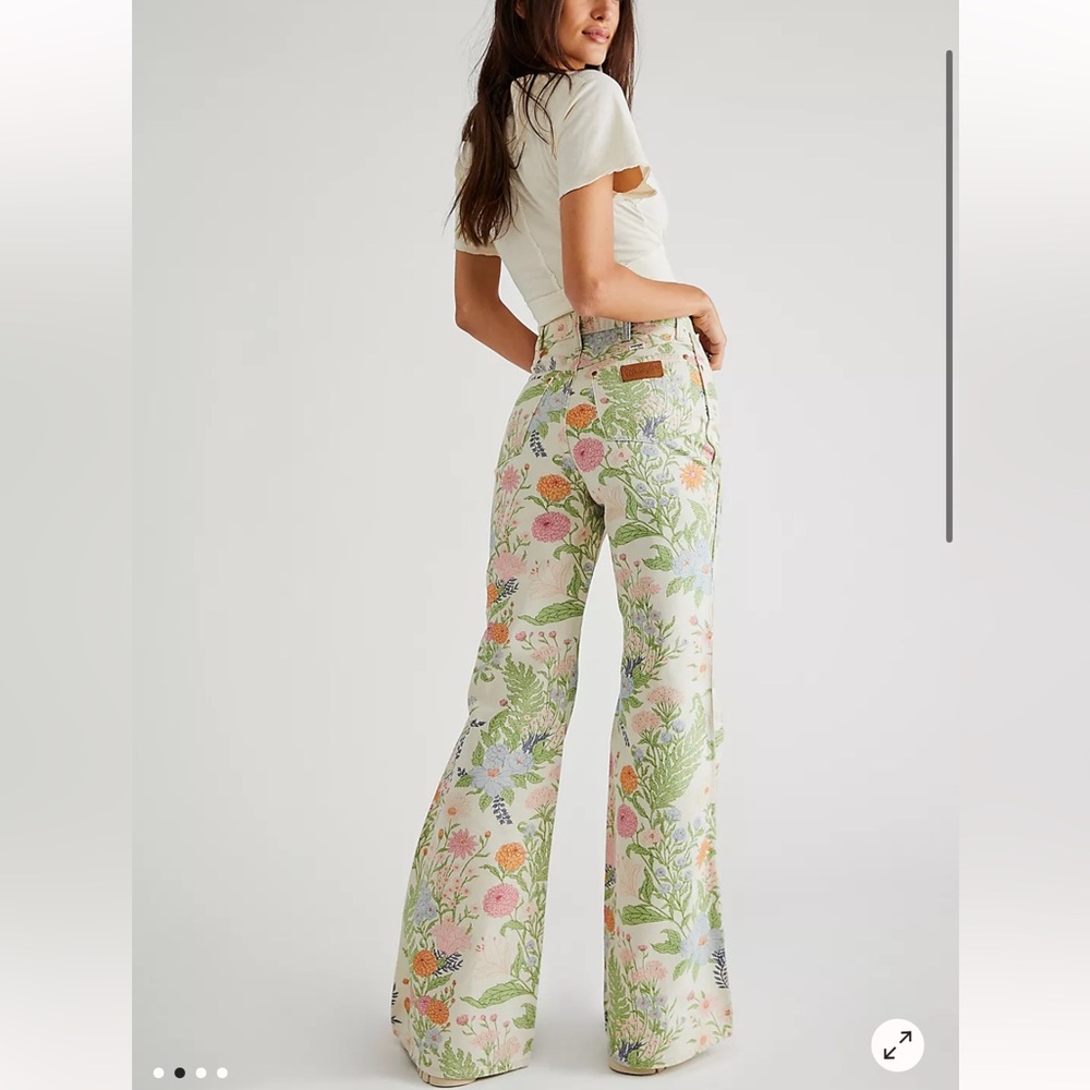 Free People / Wrangler Wanderer 626 floral bell bottom pants